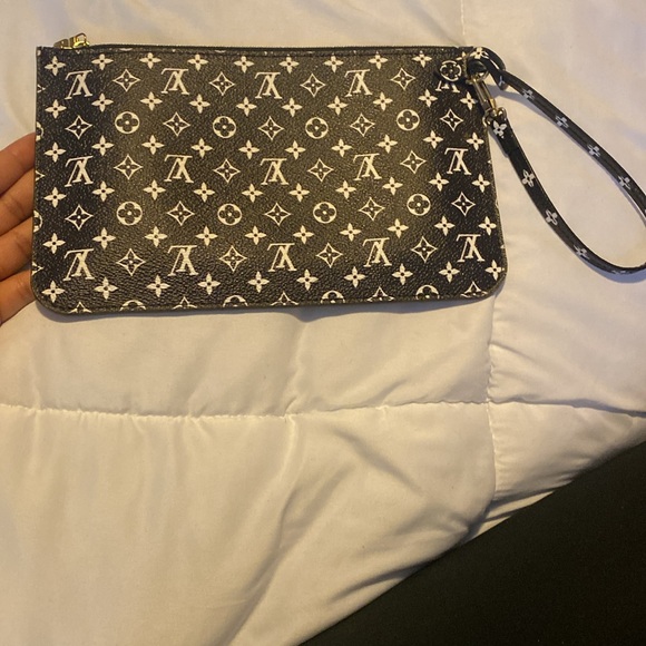 Louis Vuitton Jungle Neverfull Pochette NWOT - Picture 7 of 10